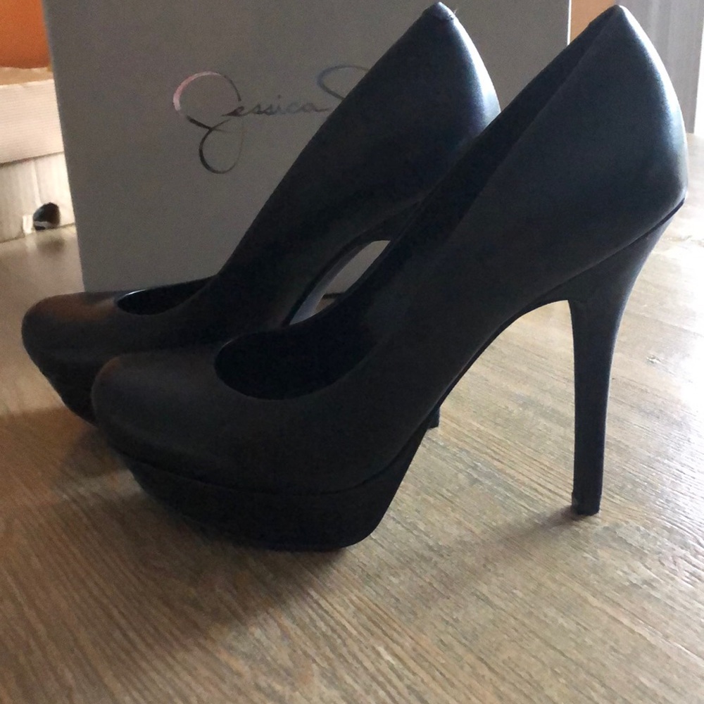 Brand new Jessica Simpson black pumps
